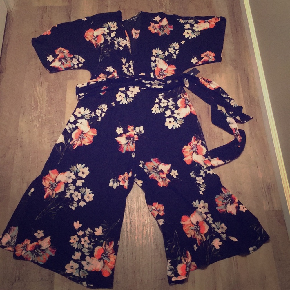 Lulus black floral gaucho jumpsuit, size M. NWT